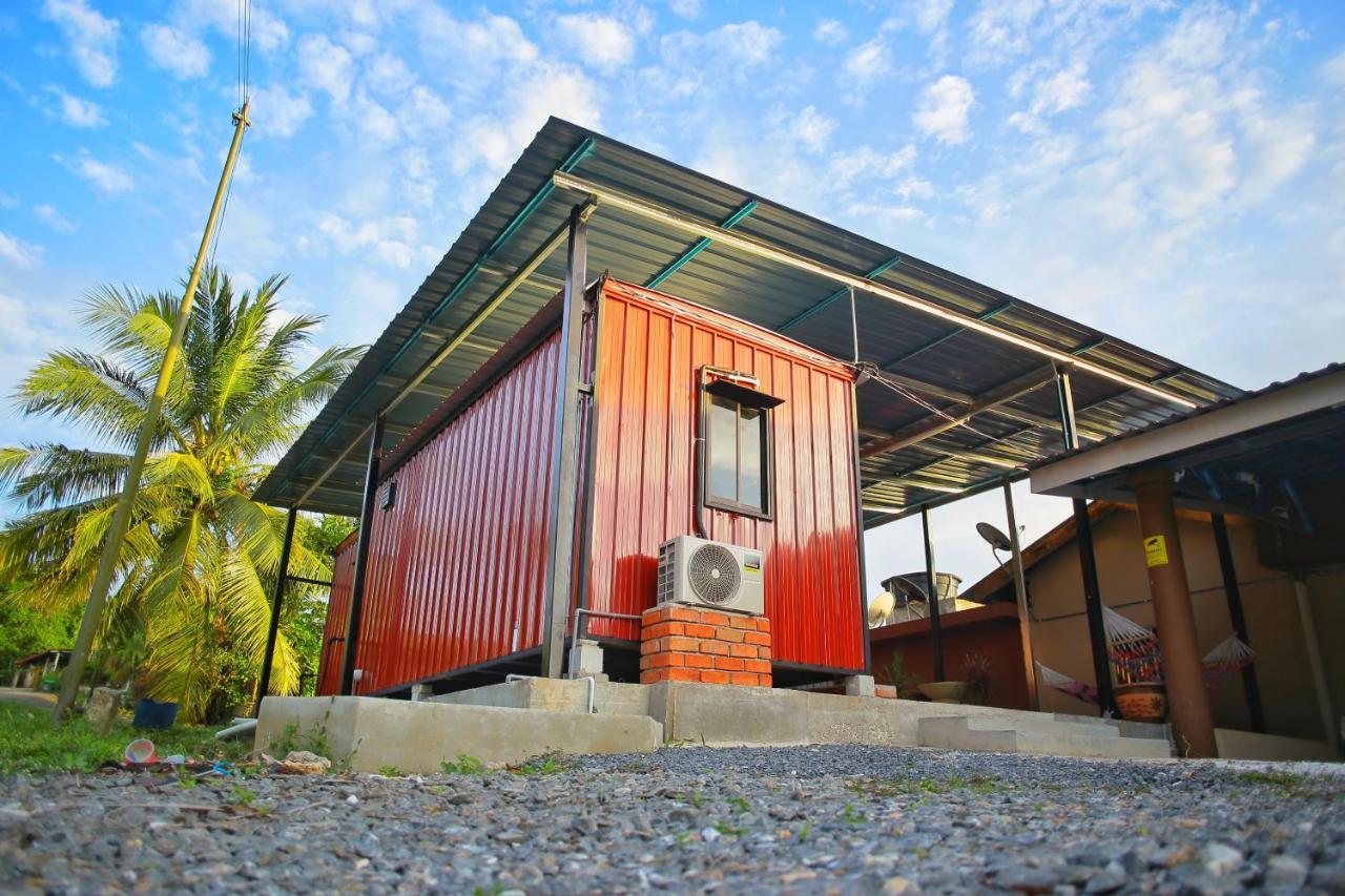 Padang Besar Red Cabin Homestay Exterior photo